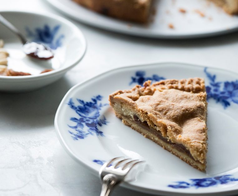 Crostata di frolla con confettura di albicocche